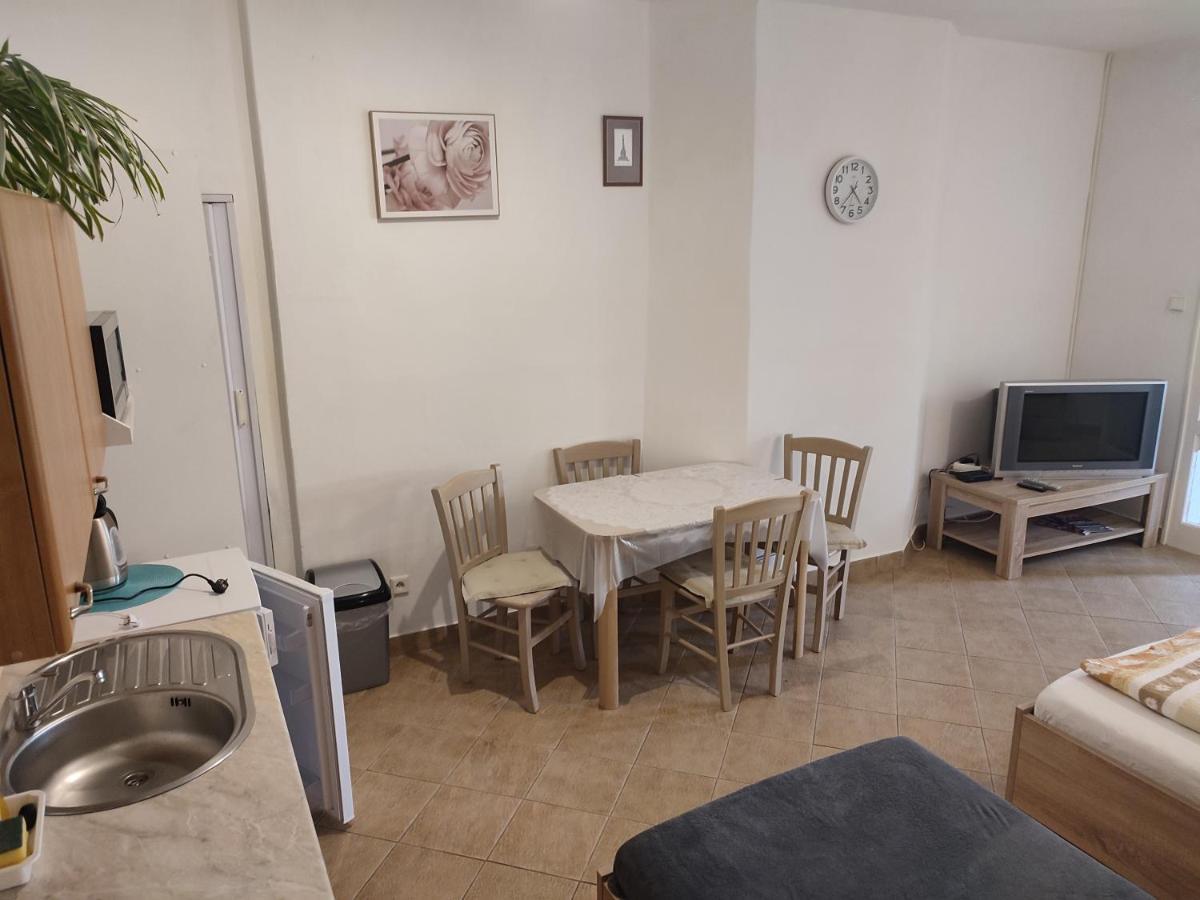 Appartamento Pension Dana Karaskova Kutná Hora Esterno foto
